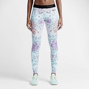 Rare NIKE women’s leggings- Tight of the Moment